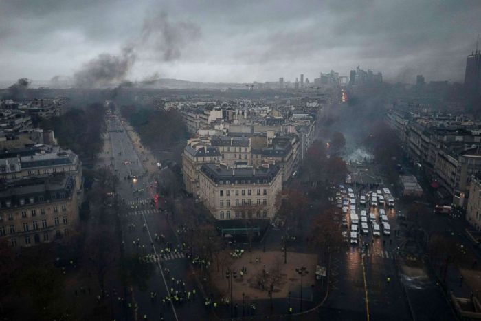 paris-protest-overview-ap-ps2-181201_hpEmbed_3x2_992